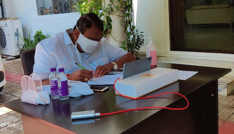 లాక్‌డౌన్‌ను పక్కాగా అమలు చేయాలి : స్పీకర్‌ పోచారం