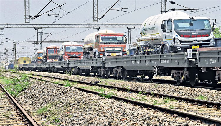 రైలుబండి.. ఆక్సిజన్‌ వచ్చెనండి