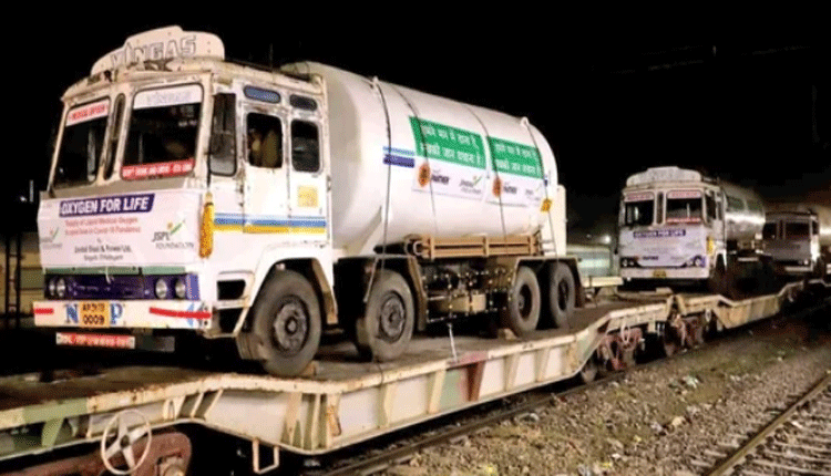 ఆక్సిజ‌న్ ఎక్స్‌ప్రెస్ రైళ్ల‌కు దేశ‌వ్యాప్తంగా డిమాండ్: రైల్వే