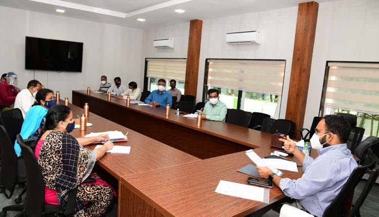 కొవిడ్‌ పేషెంట్లకు మెరుగైన సేవలందించాలి