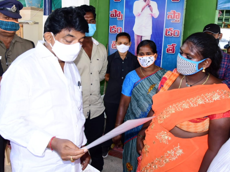 ప్రతి ఒక్కరూ వైరస్‌ కట్టడికి సహకరించాలి: మంత్రి పేర్నినాని