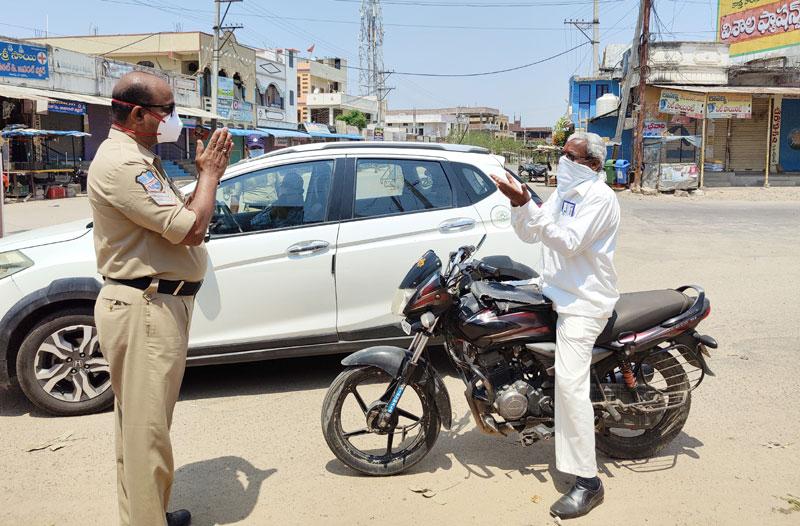 చేతులు ఎత్తి మొక్కుతాం.. బయటకు రావద్దు