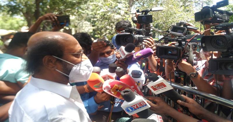 స్టాలిన్‌ను క‌లిసి రూ. 50ల‌క్ష‌ల విరాళం అందించిన ర‌జ‌నీకాంత్