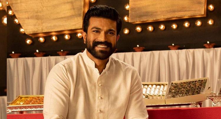 డ్రైవింగ్ లైసెన్స్ ఇంకా విడిచిపెట్టని రామ్ చరణ్..హీరో ఎవరంటే..?