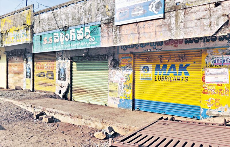 గ్రామాల్లో కొనసాగుతున్న స్వచ్ఛంద బంద్‌