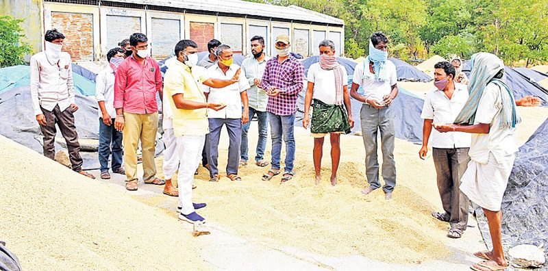 కొనుగోలు కేంద్రాల్లో గిట్టుబాటు ధర