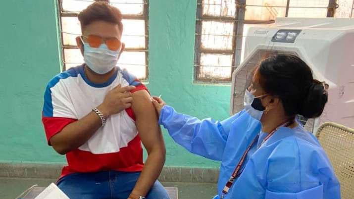 COVID-19 vaccine: కొవిడ్‌ వ్యాక్సిన్‌ వేసుకున్న రిషబ్‌ పంత్‌