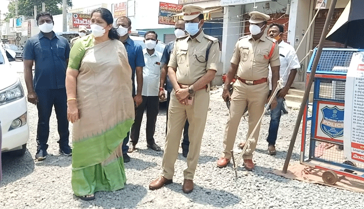 పోలీసుల సేవలు ప్రశంసనీయం : మంత్రి సత్యవతి రాథోడ్‌