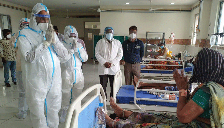 ప్రభుత్వ దవాఖానలో వైద్య సేవలు భేష్‌ : ఉత్తమ్ కుమార్ రెడ్డి