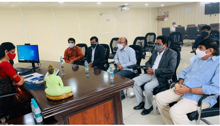 మంత్రి సబితా ఇంద్రారెడ్డిని కలిసిన వీసీలు