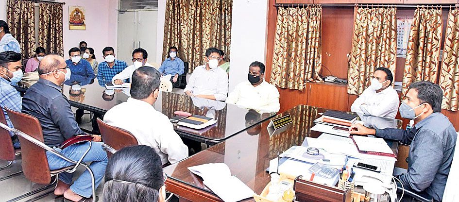 ప్రభుత్వ దవాఖానల్లో కొవిడ్‌ ఔట్‌ పేషెంట్ల సేవలు