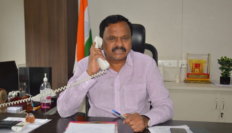 కొవిడ్‌కేర్‌ సెంటర్‌లో వసతులు కల్పించాలి