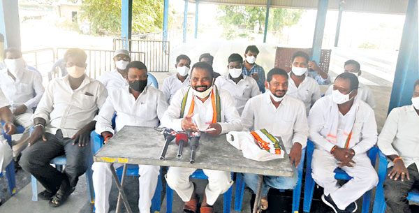 ఈటల వెంటనే రాజీనామా చేయాలి