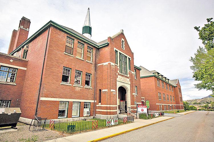 ఆ స్కూల్‌.. ఓ మరుభూమి!