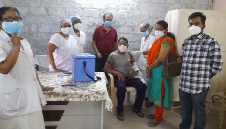రామ‌గుండం బొగ్గుగ‌ని కార్మికుల‌కు వ్యాక్సినేష‌న్ డ్రైవ్‌