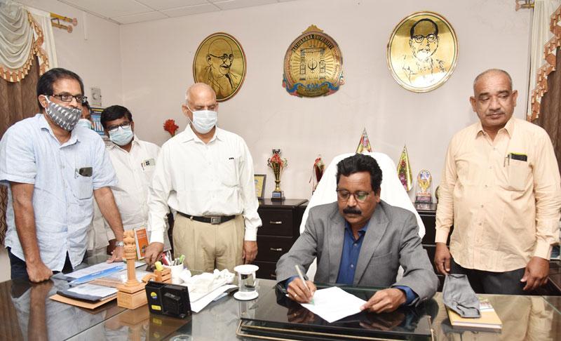 బాధ్యతలు చేపట్టిన వీసీలు