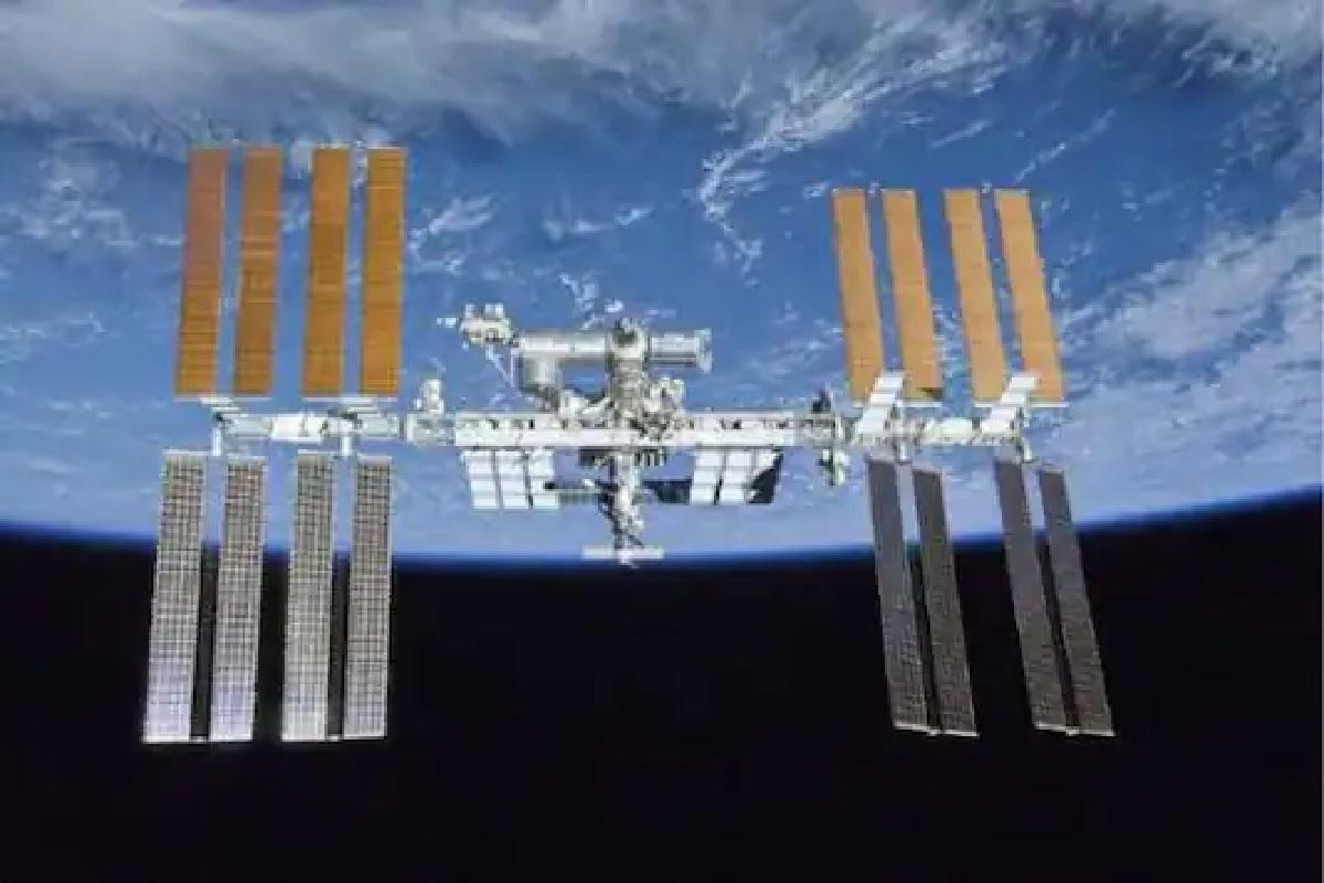 అంత‌రిక్ష కేంద్రంలో.. న‌లుగురు హీరోల‌తో సినిమా షూటింగ్‌