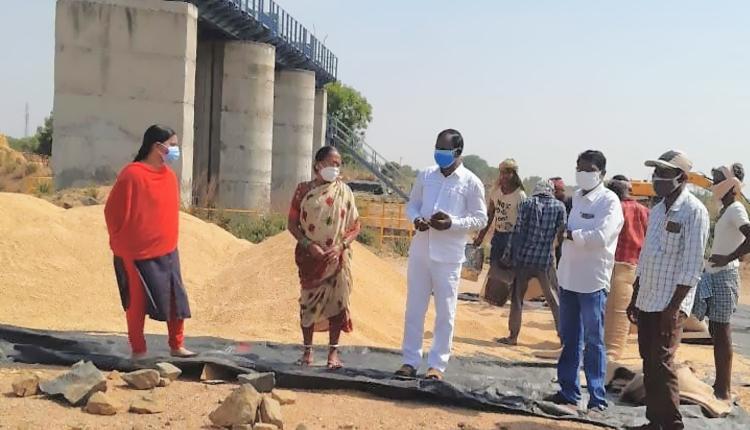 ధాన్యం కొనుగోళ్లలో వేగం పెంచాలి