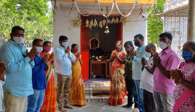 మంత్రి దంపతులు త్వరగా కోలుకోవాలి