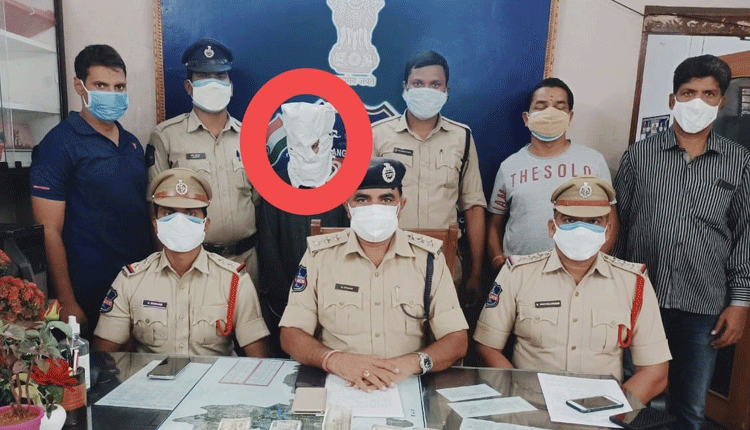 చోరీ కేసులో నిందితుడి అరెస్ట్.. రూ.5 లక్షలు స్వాధీనం