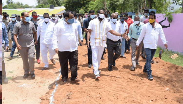 క్రీడా మైదానాన్ని సుందరంగా తీర్చిదిద్దాలి : మంత్రి శ్రీనివాస్ గౌడ్