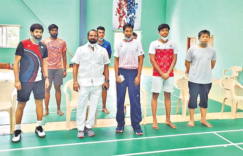 తెలంగాణ ప్లేయర్లు సత్తాచాటాలి: మంత్రి శ్రీనివాస్‌గౌడ్‌