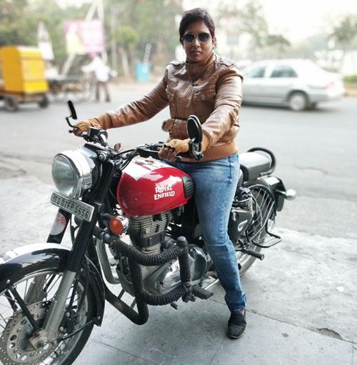 లేడీస్‌ బైక్‌ డ్రైవింగ్‌ స్కూల్‌