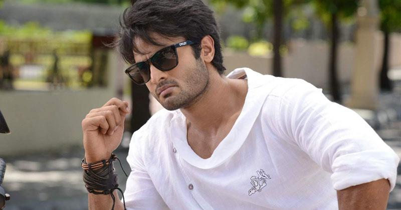 చిన్నారి ప్రాణం కోసం సాయం కోరిన యువ హీరో