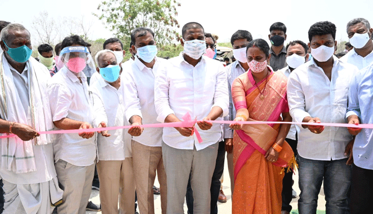 సంక్షేమానికి పెద్దపీట : ప్రభుత్వ విప్‌ బాల్క సుమన్