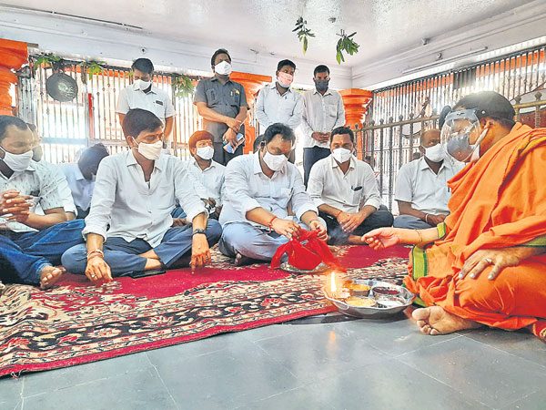 అంజన్న మొక్కు తీర్చుకున్న ఎమ్మెల్యే సుంకె