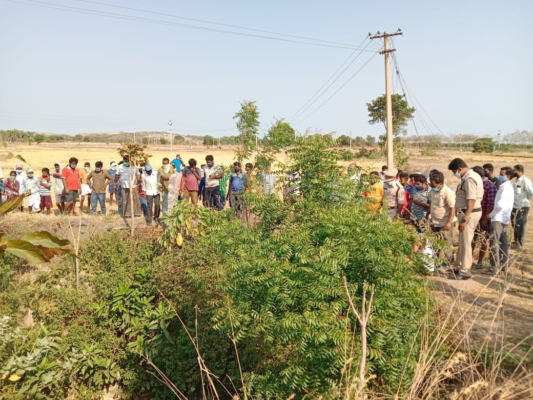ప్రాణం తీసిన ఉడుతల వేట
