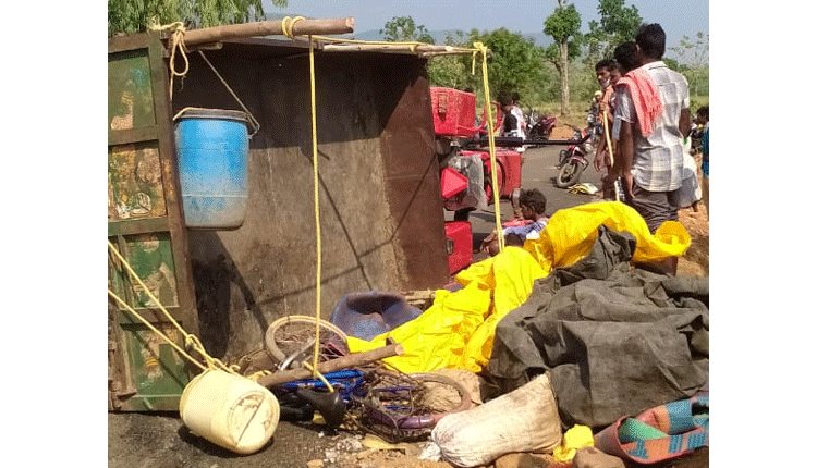 ట్రాక్టర్‌ బోల్తా..14 మందికి గాయాలు
