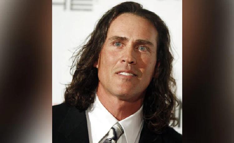 విమాన ప్ర‌మాదంలో టార్జ‌న్ న‌టుడు మృతి