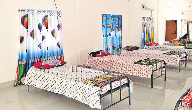 అమ్మానాన్నలా..  కంటికి రెప్పలా..