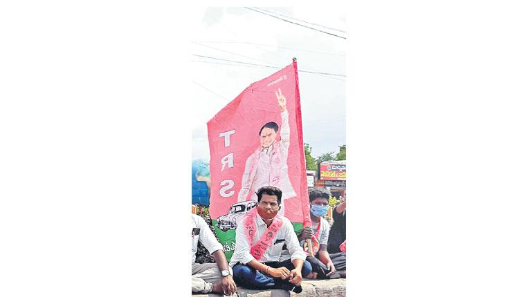 గులాబీవైపే.. హుజూరాబాద్‌ దండు