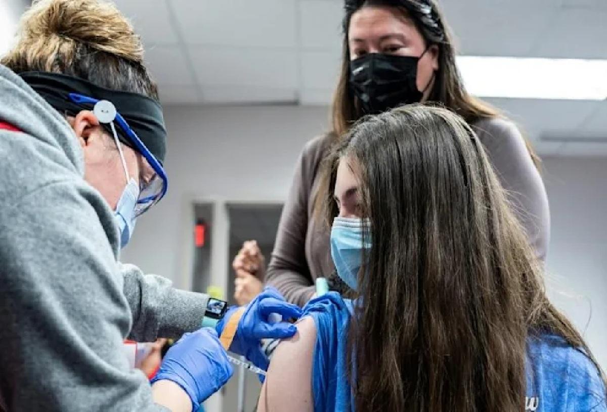 టీకాలు వేసుకునేందుకు భ‌య‌ప‌డుతున్న అమెరికా మ‌హిళ‌లు.. ఎందుకంటే ?