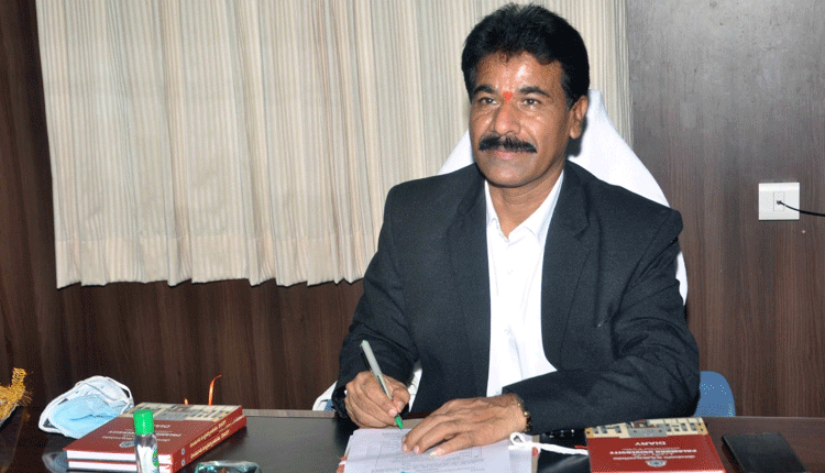 యూనివర్సిటీ అభివృద్ధికి కృషి : వీసీ లక్ష్మీకాంత్ రాథోడ్