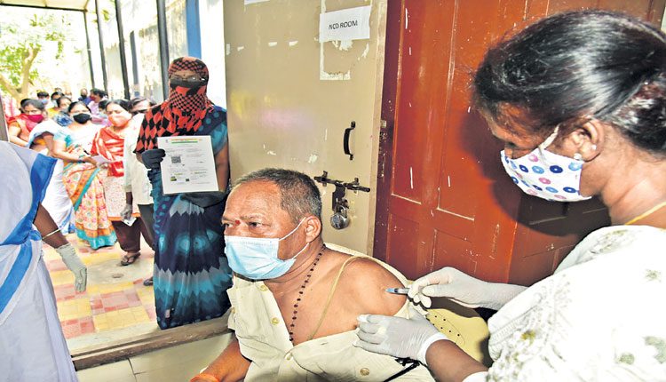 హెచ్‌ఎండీఏలో కరోనా వ్యాక్సినేషన్‌ పూర్తి