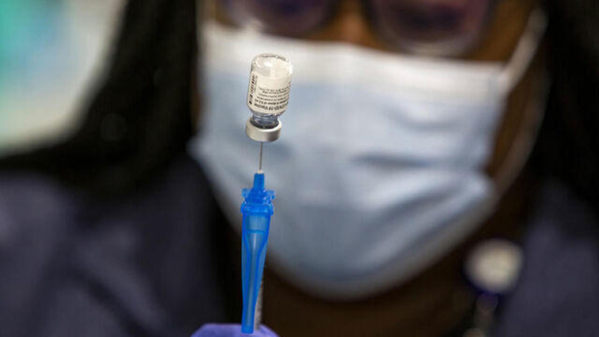 టీకా వేసుకుంటే రూ.10 కోట్లు