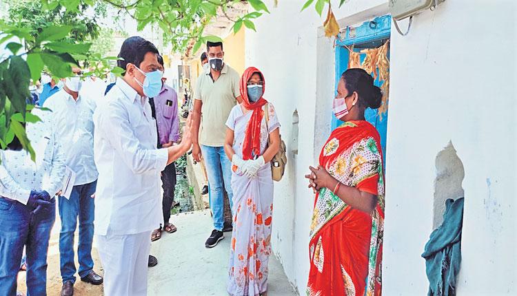 కరోనా బాధితులకు వేముల ధైర్యం