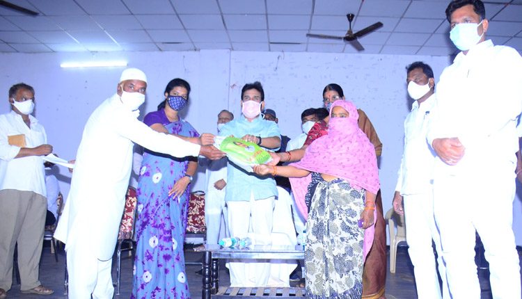 రంజాన్‌ కానుకలొచ్చాయ్‌..