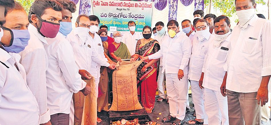 గ్రామాల్లోనే ధాన్యం కొనుగోలు