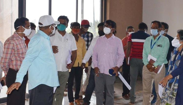 కలెక్టరేట్‌ పనులు త్వరగా పూర్తి చేయాలి