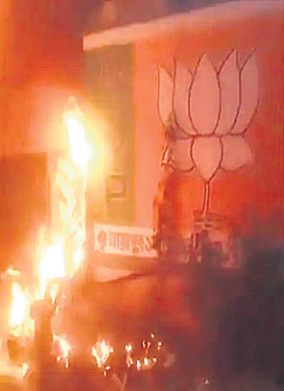 భగ్గుమన్న బెంగాల్‌