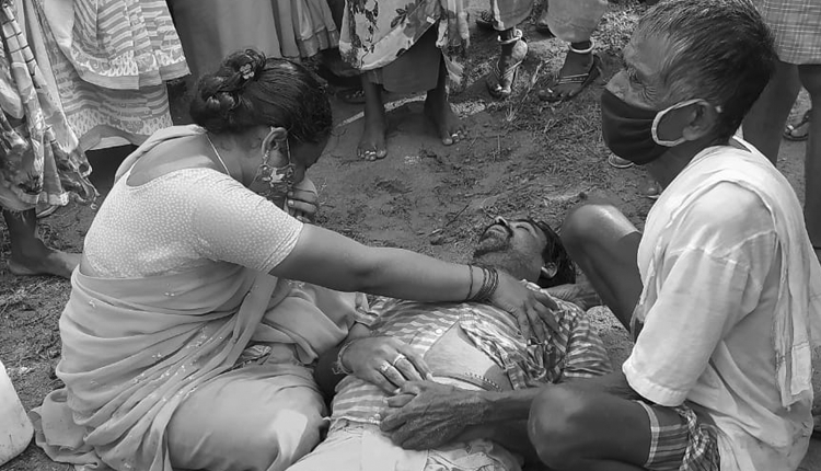 పిడుగుపాటుకు ఇద్దరు మృతి