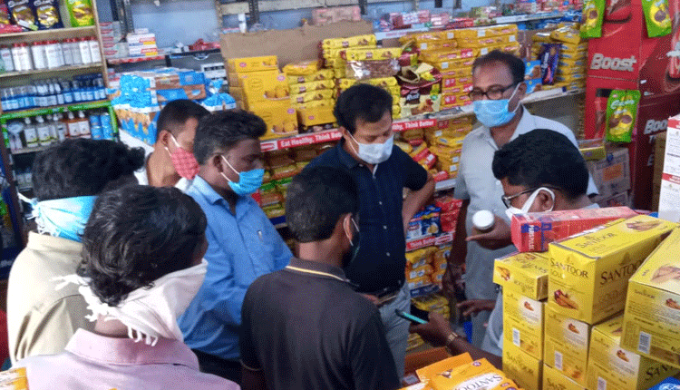 సూపర్ మార్కెట్‌కు రూ. 5వేల పెనాల్టీ విధింపు