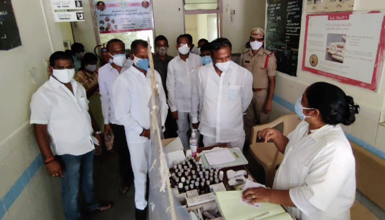 పీహెచ్‌సీని ఆకస్మికంగా తనిఖీ చేసిన ఎమ్మెల్యే ఆల