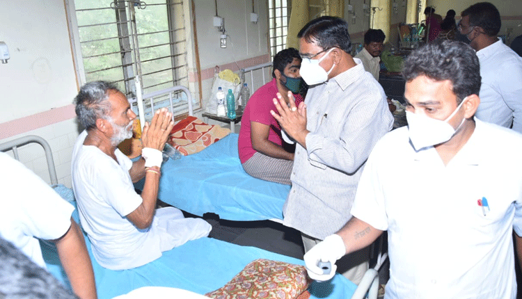 మనోధైర్యమే అసలైన మందు :  మంత్రి నిరంజన్ రెడ్డి