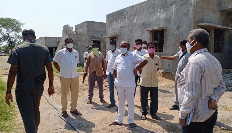‘డబుల్’ ఇండ్ల పనులను ఆకస్మికంగా తనిఖీ చేసిన ఎమ్మెల్యే