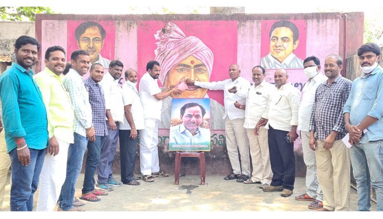 రాయపర్తిలో టీఆర్‌ఎస్‌ సంబురాలు